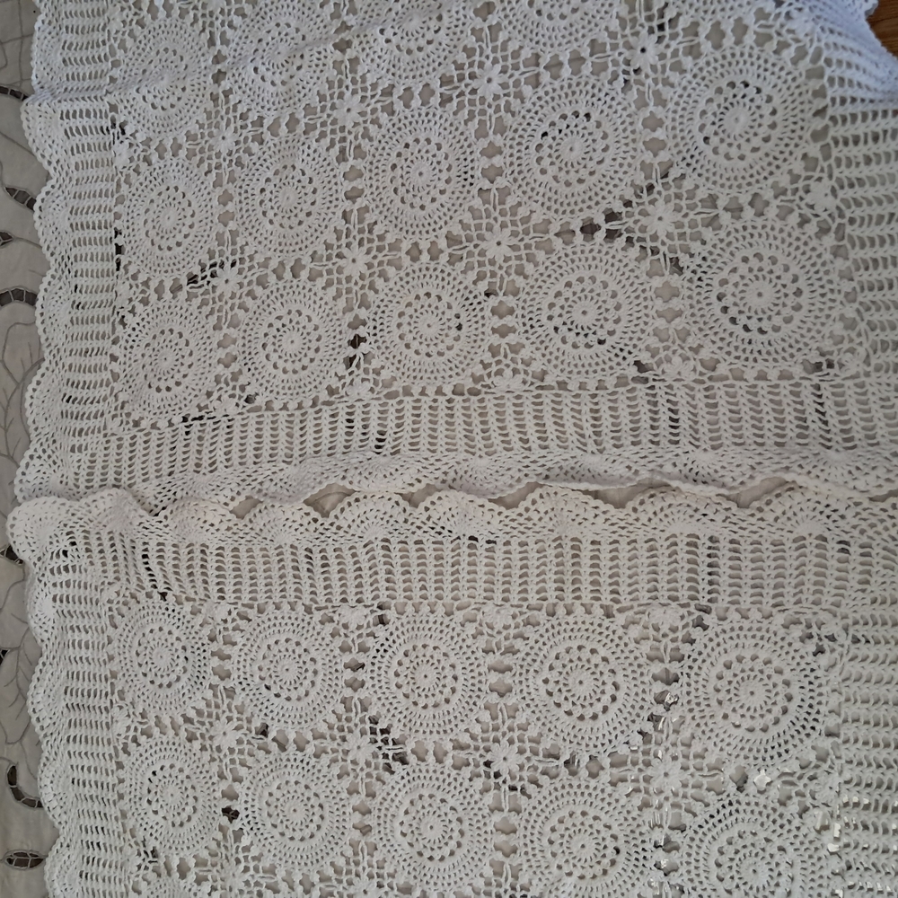 2 Pcs of White Crochet Lace Square Tablecloth Doilies